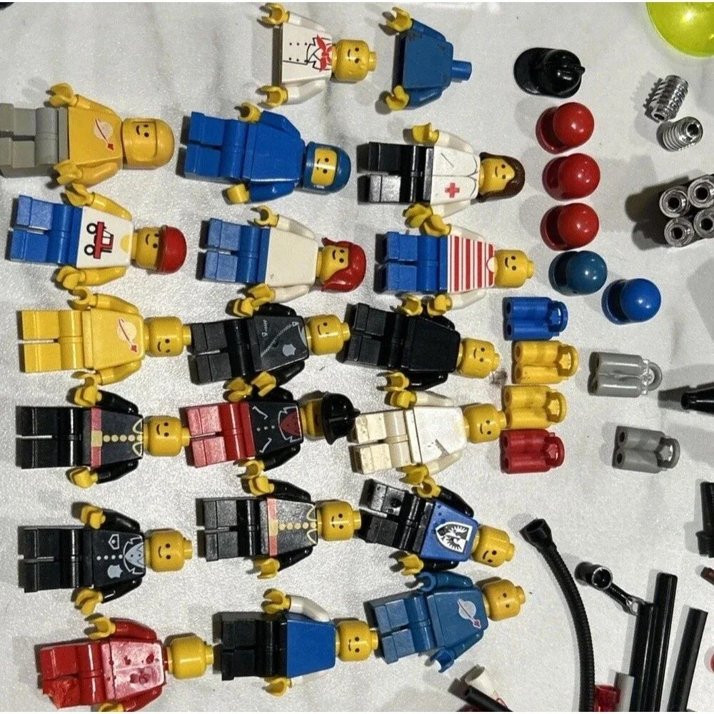 Vintage LEGO Mix Lot Classic Space Astronaut Spaceman Mini Figures Street Signs